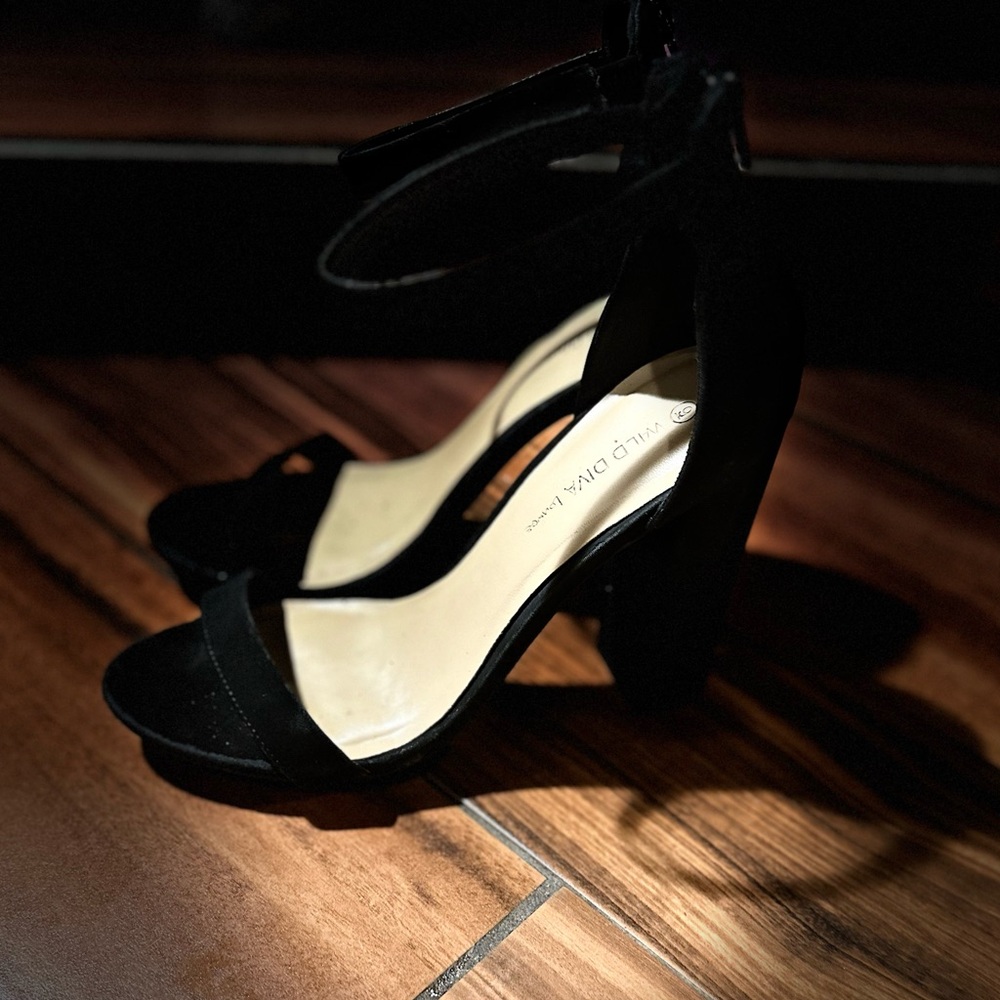 Women’s size 9 dress heels